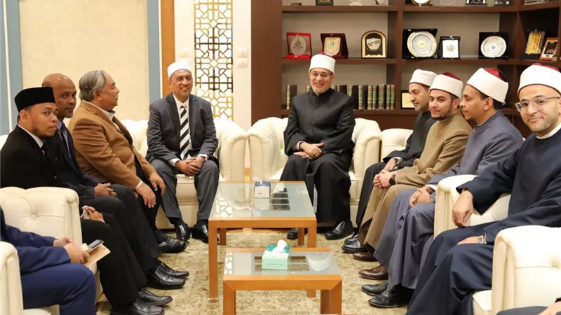 تعزيزا للتعاون الإفتائي.. مفتي الجمهورية يستقبل وفدا ماليزيا رفيع المستوى