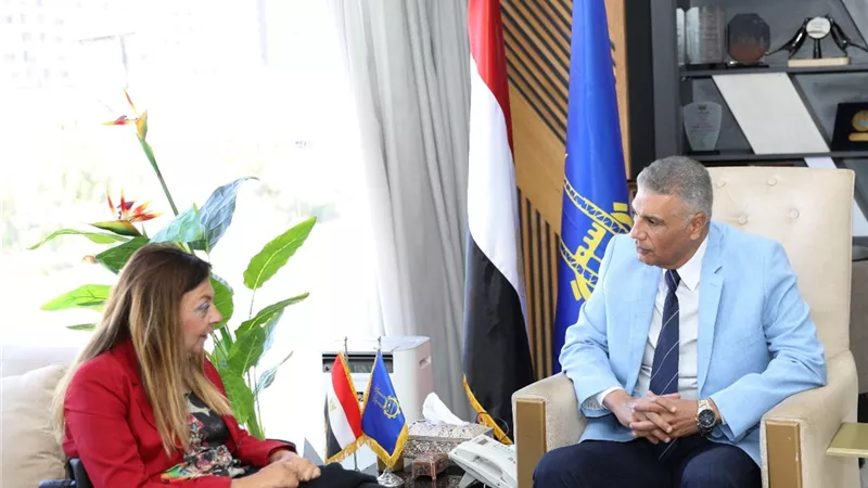 محافظ أسوان يستقبل المشرف العام على المجلس القومى لذوى الهمم 