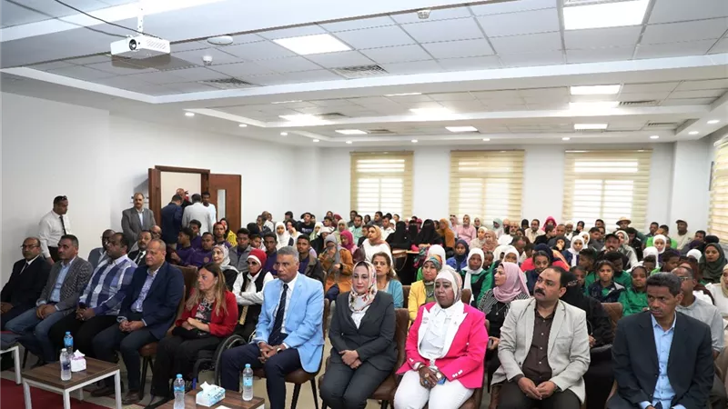 محافظ أسوان يشهد الندوة التوعوية لمبادرة 