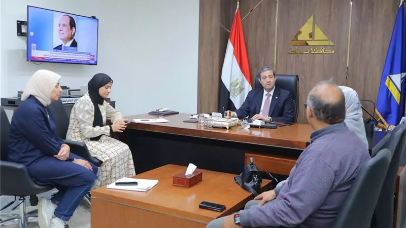 محافظ دمياط يناقش خطة رصف طريق كفر الغاب ومنطقة شط جريبة 
