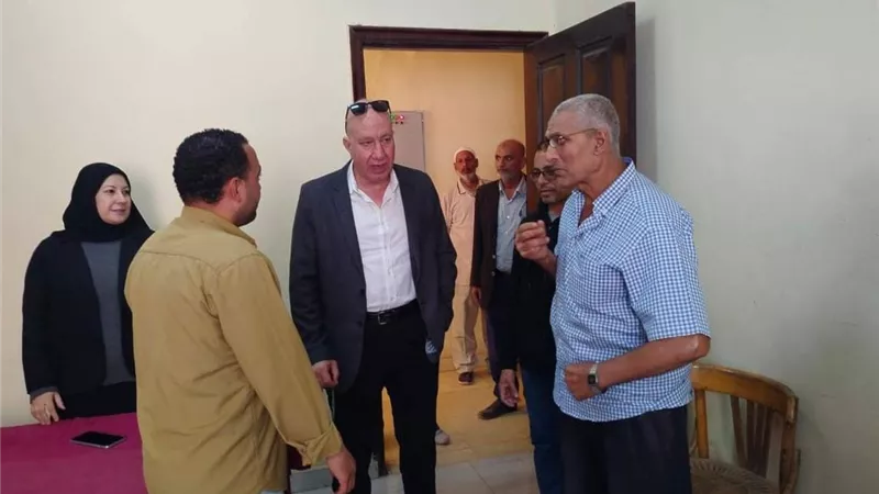 جولة مفاجئة تكشف غياب 14 طبيبًا بوحدة صحية في كفر شكر