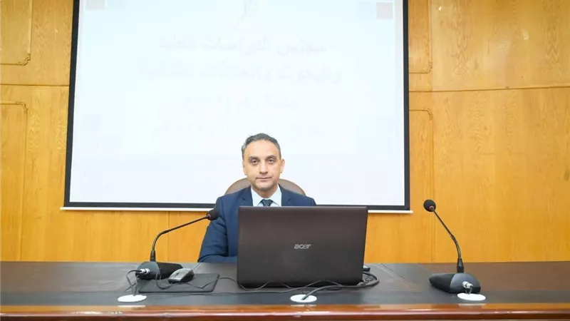 جامعة الفيوم توافق على تسجيل 75 درجة ماجستير ودكتوراه