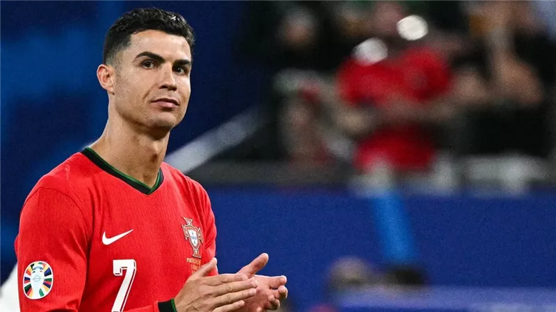 رونالدو يدعم لاعبي المنتخب البرتغالي قبل مواجهة أرمينيا