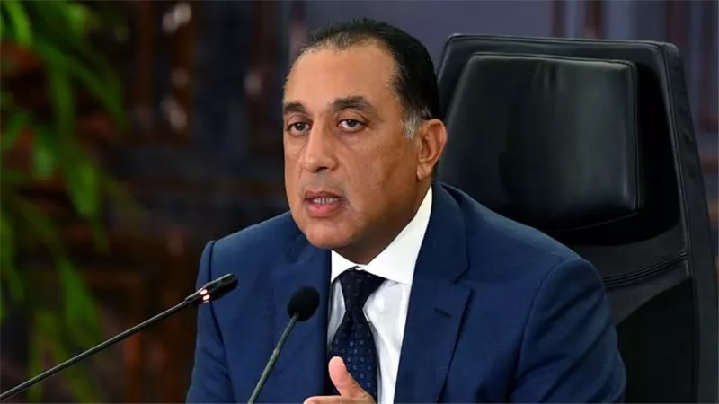 رئيس الوزراء يتابع المواقع المقترحة لإنشاء محطات تحلية مياه البحر