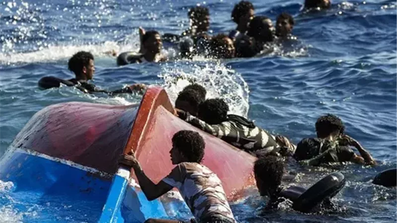 رحلة هروب تنتهي بالموت.. غرق لاجئين سودانيين بينهم أطفال قبالة سواحل ليبيا