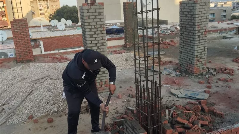 إزالة فورية لبناء مخالف أعلى عقار الأحلام ببورفؤاد