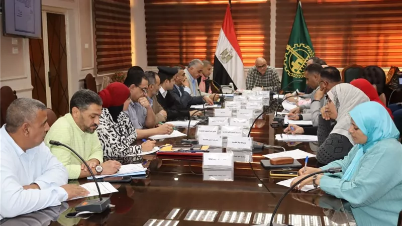 محافظ القليوبية يترأس اجتماع اللجنة العليا للإعلانات لتعظيم الموارد