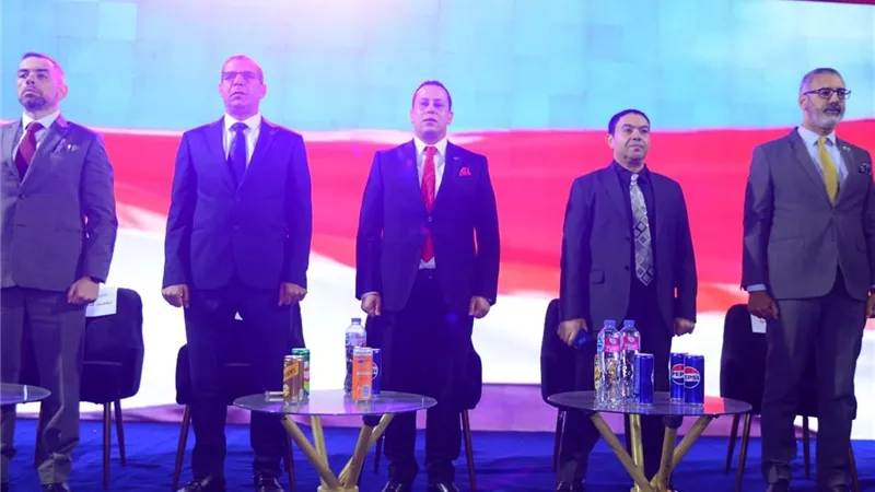 بدء مؤتمر النائب عبد المنعم إمام في القاهرة الجديدة بالسلام الجمهوري