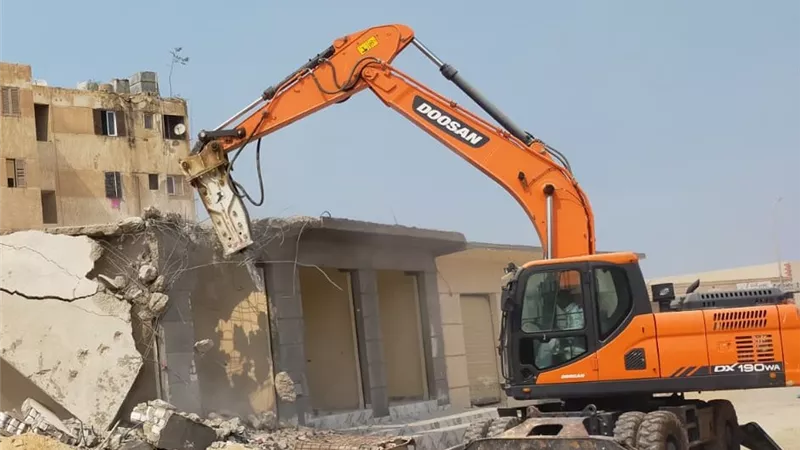 إزالة تعدٍ على محل مملوك لبنك ناصر الاجتماعي بالقوة الجبرية