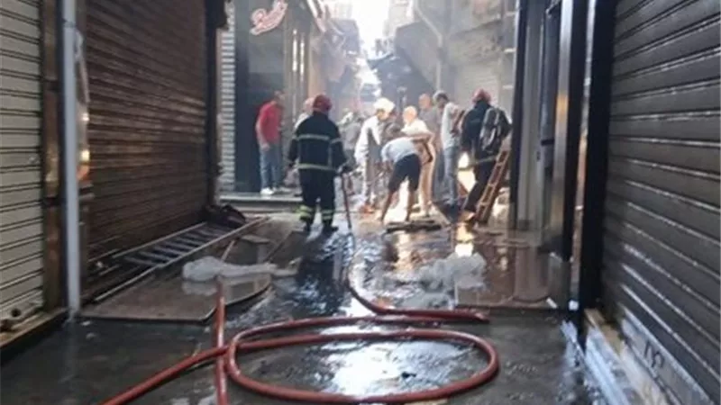 ماس كهربائي وراء حريق محل عصائر بعين شمس بالقاهرة
