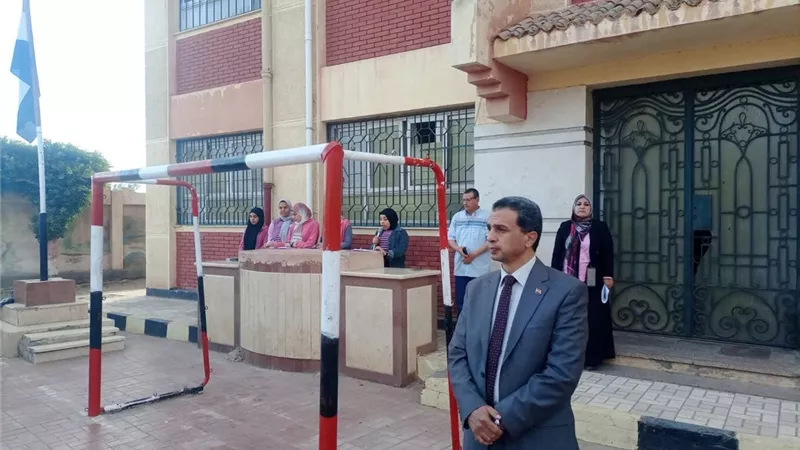لمتابعة الانضباط.. وكيل تعليم كفر الشيخ يجري جولة ميدانية للمدارس  