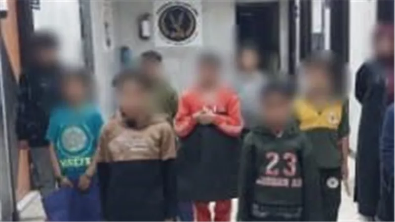 القبض على 11 شخصًا لقيامهم باستغلال الأطفال في استجداء المارة