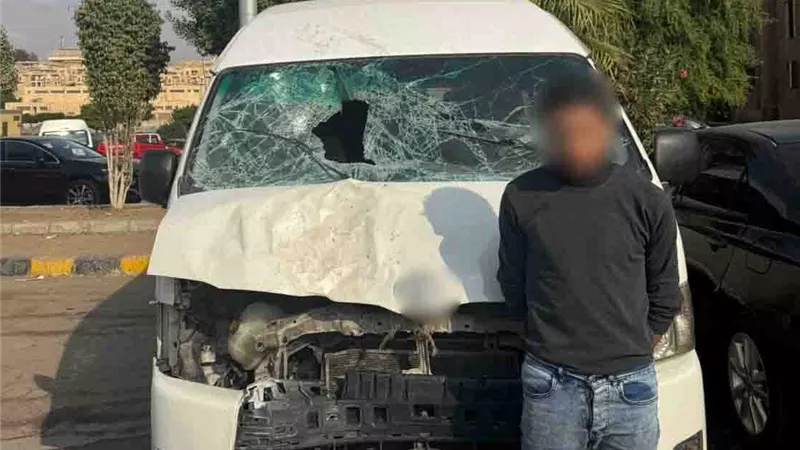 القبض على قائد سيارة ميكروباص صدم آخر في منطقة القطامية 