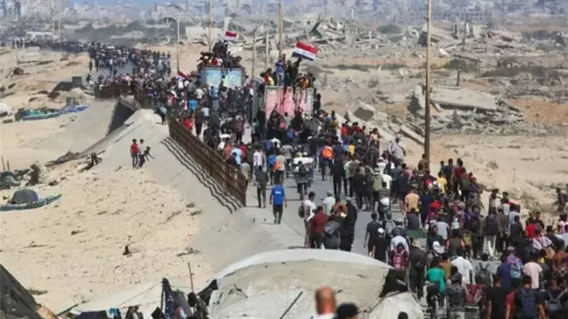 إسرائيلي يملك شركة استونية يُهجر 350 فلسطينيًا من غزة إلى ماليزيا