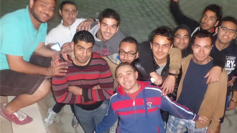قبل 10 سنوات.. صورة تجمع مهندس الكيمياء مع المتهم