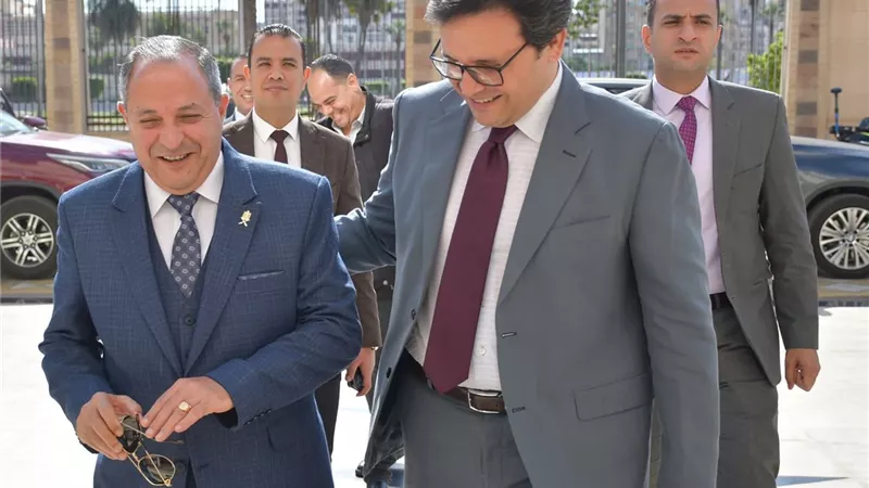 محافظ بورسعيد يستقبل وزير الثقافة أثناء تفقده عددًا من المنشآت 
