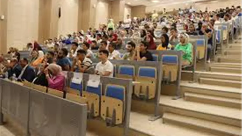 أيمن عاشور يدفع التعليم العالي للانزلاق من حق دستوري إلى تجارة