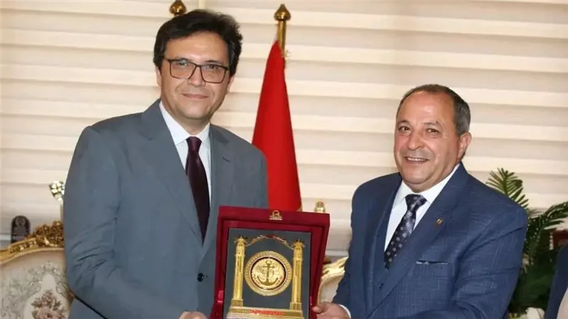 وزير الثقافة ومحافظ بورسعيد يبحثان تطوير المنشآت ودعم الفعاليات 