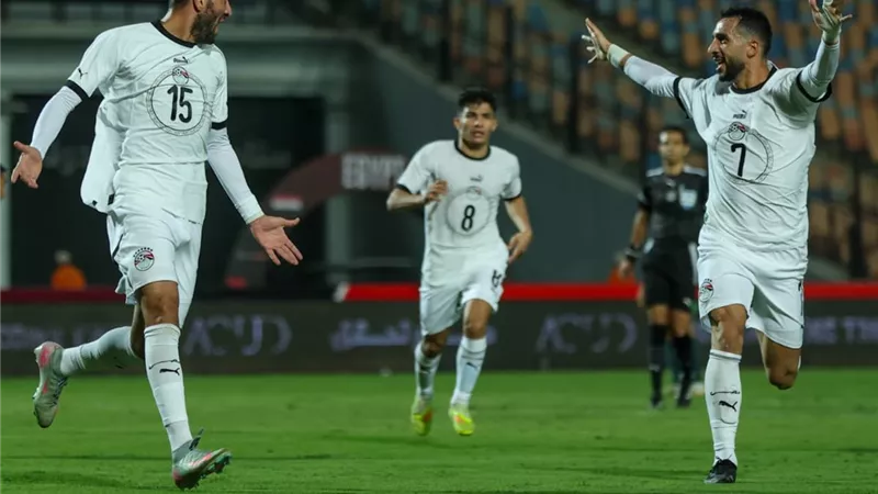دكة بدلاء نارية لمنتخب مصر الثاني أمام الجزائر