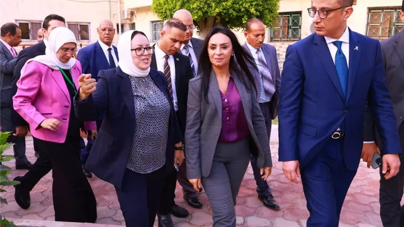 وزير التضامن تتفقد مشروع خدمة المرأة العاملة في الفيوم