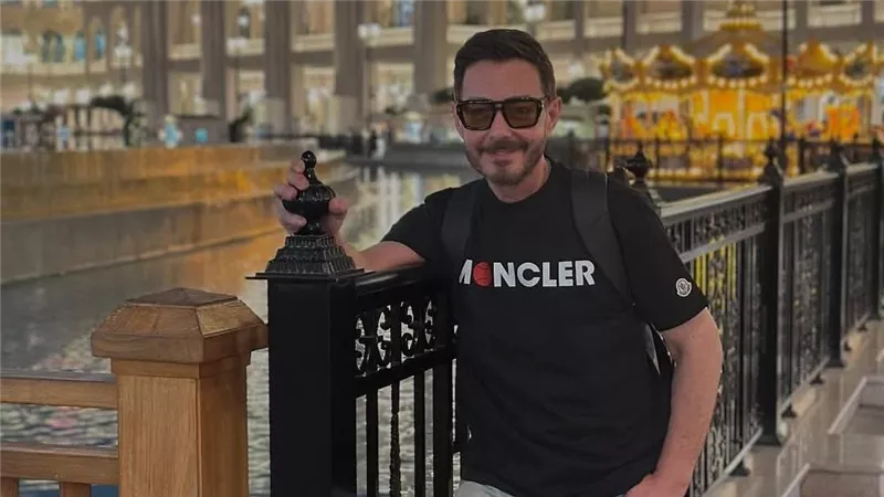 بصورة من المستشفى.. رسالة دعم من أحمد زاهر لـ أحمد سعد بعد تعرضه لحادث سير