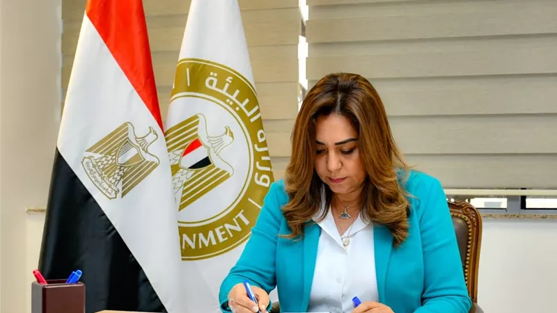 «البيئة» توقع اتفاق استضافة مصر لمؤتمر حماية البحر المتوسط من التلوث