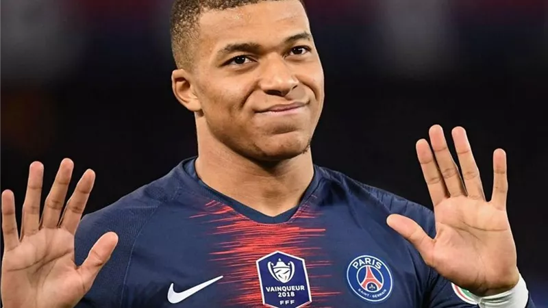 مبابي يطالب بـ240 مليون يورو وسان جيرمان يرد بـ180 مليون في معركة قانونية 