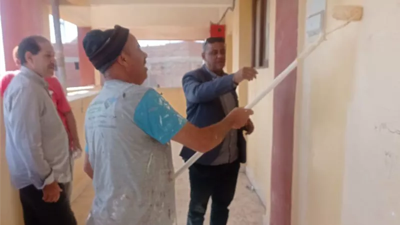 تعليم بني سويف يواصل مبادرة تجميل المدارس بالتشجير ودهان الفصول