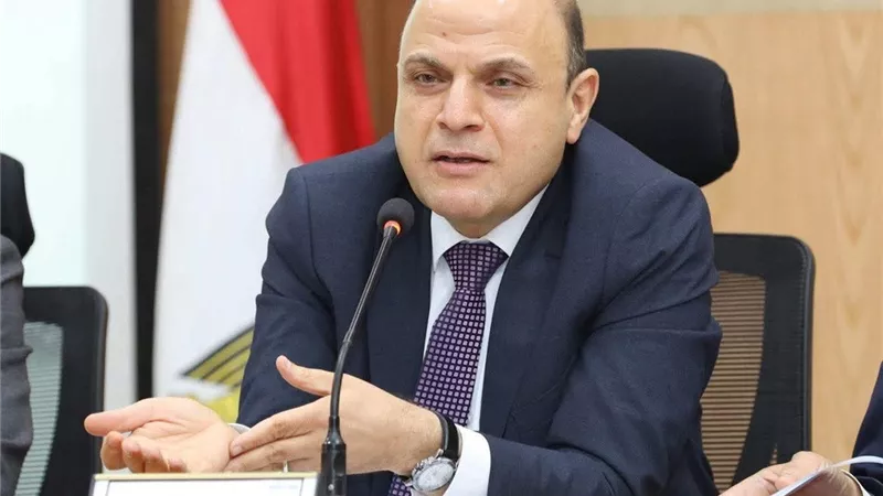 محافظ كفر الشيخ يبحث إجراءات حماية الشريط الساحلي