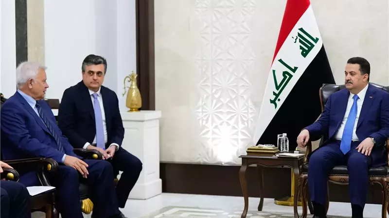 رئيس الوزراء العراقي يبحث مع لوك أويل الروسية سبل استقرار إنتاج النفط 
