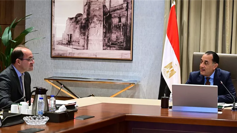 رئيس الوزراء يتابع مع وزير المالية عددًا من ملفات عمل الوزارة