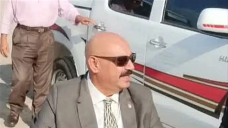 رئيس حي شرق شبرا الخيمة ينقل مكتبه إلى الشارع لمتابعة شكاوى المواطنين 