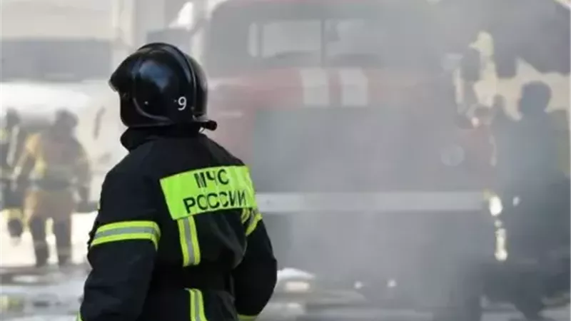 شكاوى من انبعاثات كيميائية.. انفجار خط غاز واندلاع حريق ضخم في روسيا