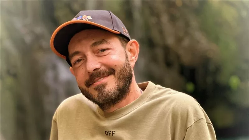 أول تعليق من أحمد زاهر وإدوارد بعد تعرضهما للنصب
