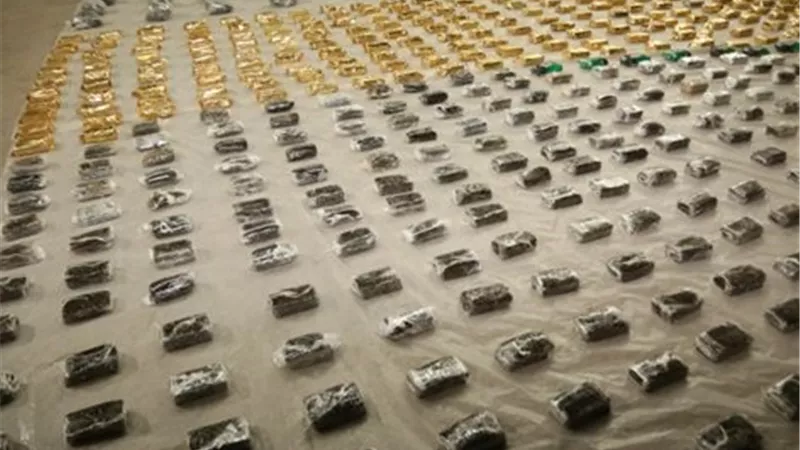 طن هيدرو و750 كيلو حشيش.. اعترافات ديلرات كوكتيل الكيف في السويس