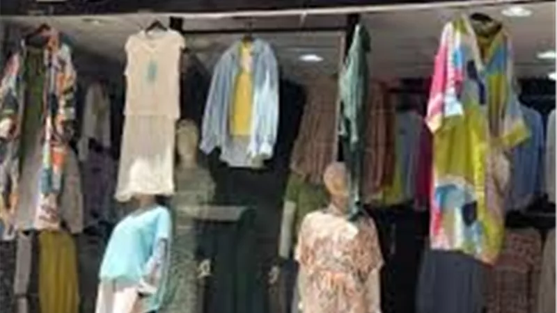 لافتات مخالفة للذوق العام.. تعرف على عقوبات  قانون المحال العامة