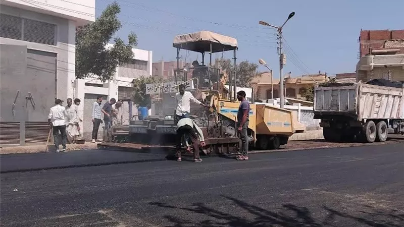  العدوة تستكمل خطة تطوير الطرق وتنهي رصف 3 كم من شوارعها الرئيسية 