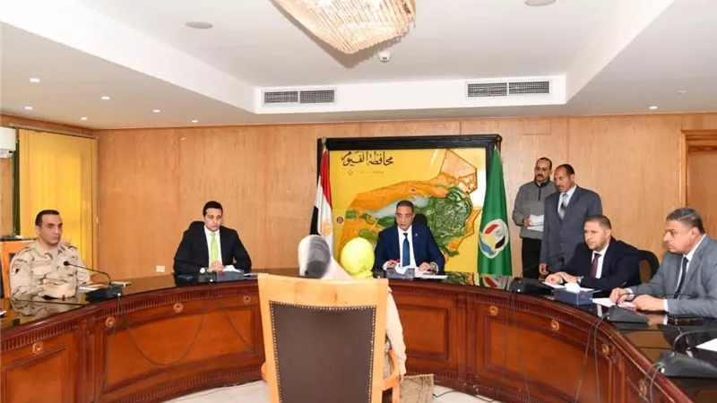 محافظ الفيوم يوجّه بتوفير علاج مجاني ومساعدات عاجلة للأسر الأولى بالرعاية