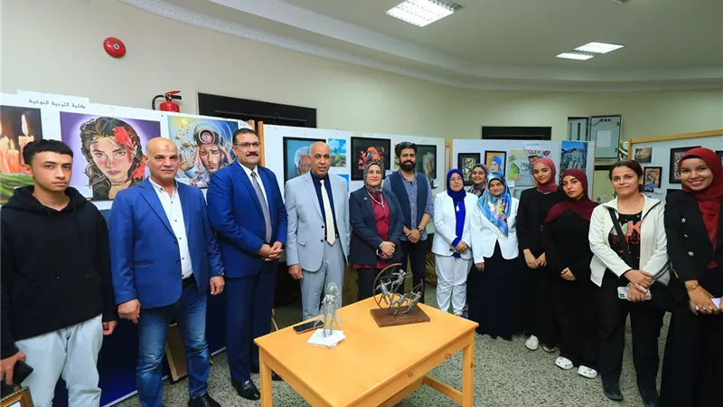 رئيس جامعة كفر الشيخ يفتتح معرض الفنون التشكيلية للطلاب