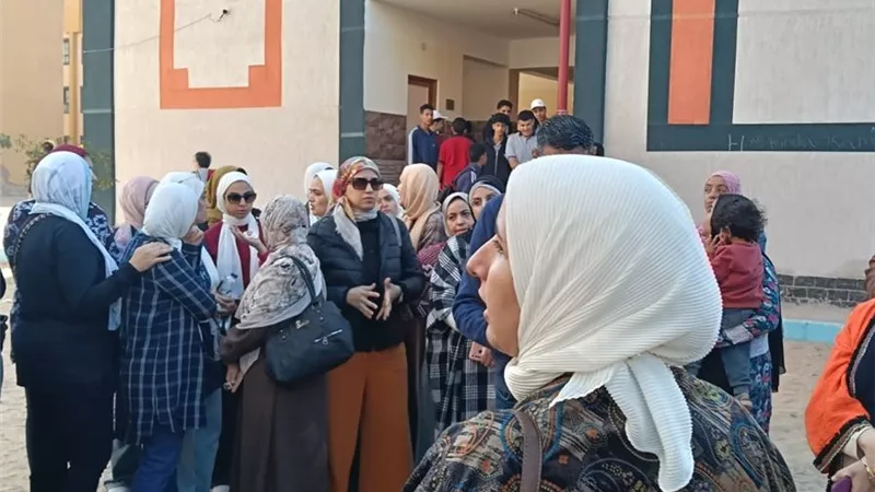 لمخالفات تهدد الطلاب بمدرسة الأبطال.. احتجاجات أولياء أمور لإنقاذ أبنائهم