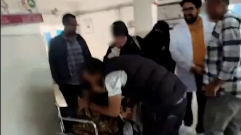 مستشفى الصالحية يقدم الرعاية الصحية والنفسية لشابة مجهولة الهوية|صور