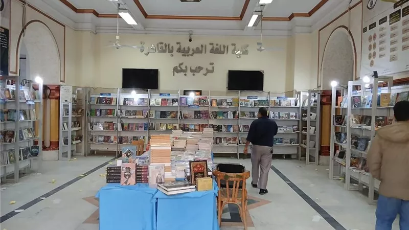 هيئة الكتاب وجامعة الأزهر تفتتحان معرضًا للكتاب بكلية اللغة العربية