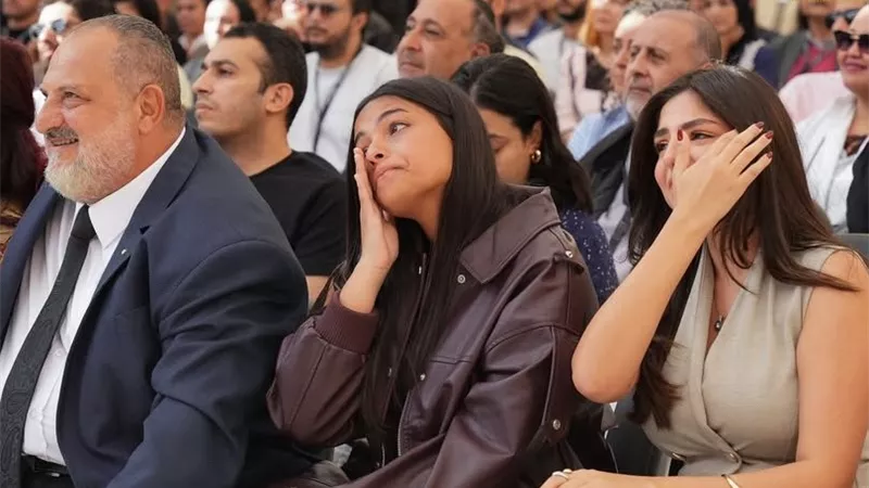 لحظات بكاء مؤثرة لجميلة سامح عبد العزيز بعد عرض «وجع الفراق»