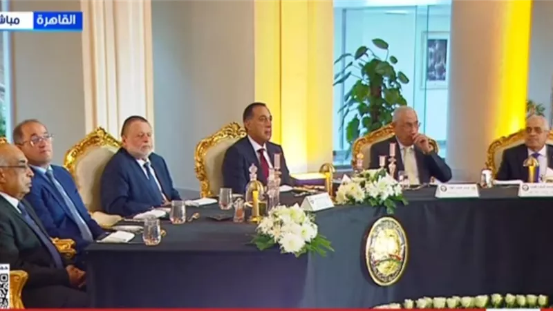 بدء تسليم النيابة العامة مضبوطات ذهبية للبنك المركزي بحضور رئيس الوزراء