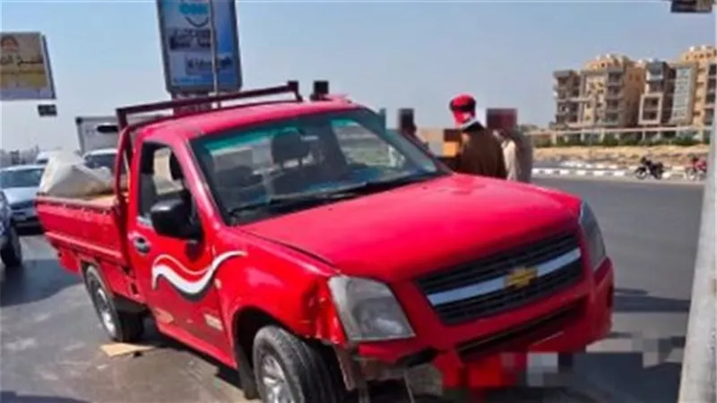 تصادم سيارتين أعلى محور حسب الله الكفراوي في القاهرة