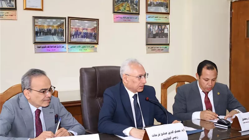 رئيس جامعة المنيا يفتتح 16 قاعة دراسية بعدة كليات 