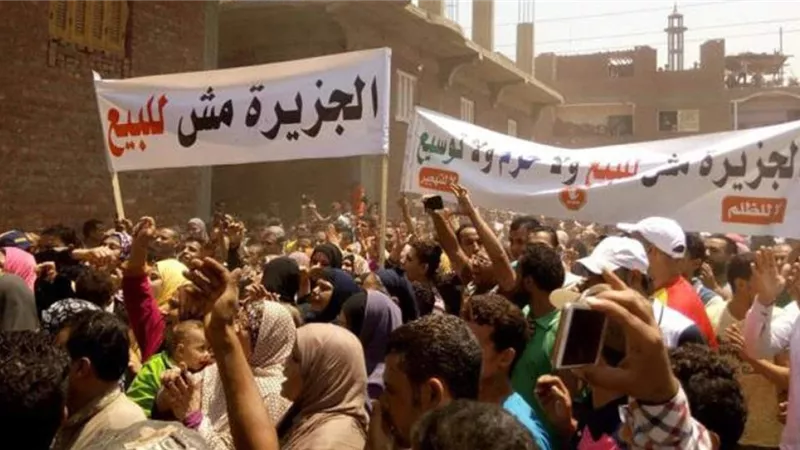 محاكمة محامية و9 متهمين بتهمة التعدي على الشرطة بأحداث جزيرة الوراق