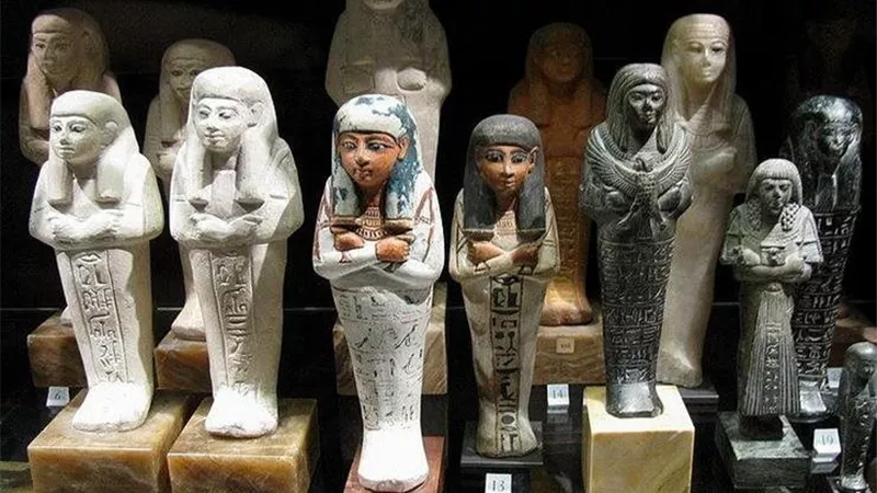 التحقيق في واقعة ضبط 3 أشخاص بحيازتهم تماثيل يشتبه في أثريتها بـ6 أكتوبر