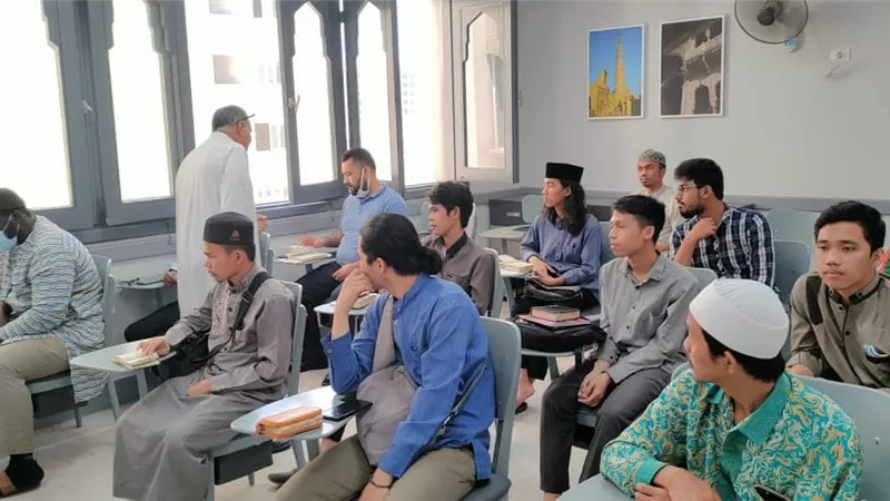 أستاذ بأصول الدين: مدرسة بناء الوعي تعزز فهم الطلاب الوافدين للإسلام