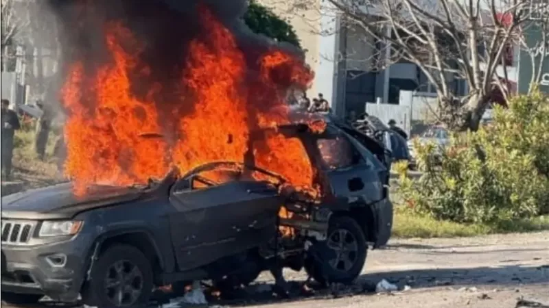 غارة إسرائيلية تستهدف سيارة في بلدة الطيرى جنوب لبنان